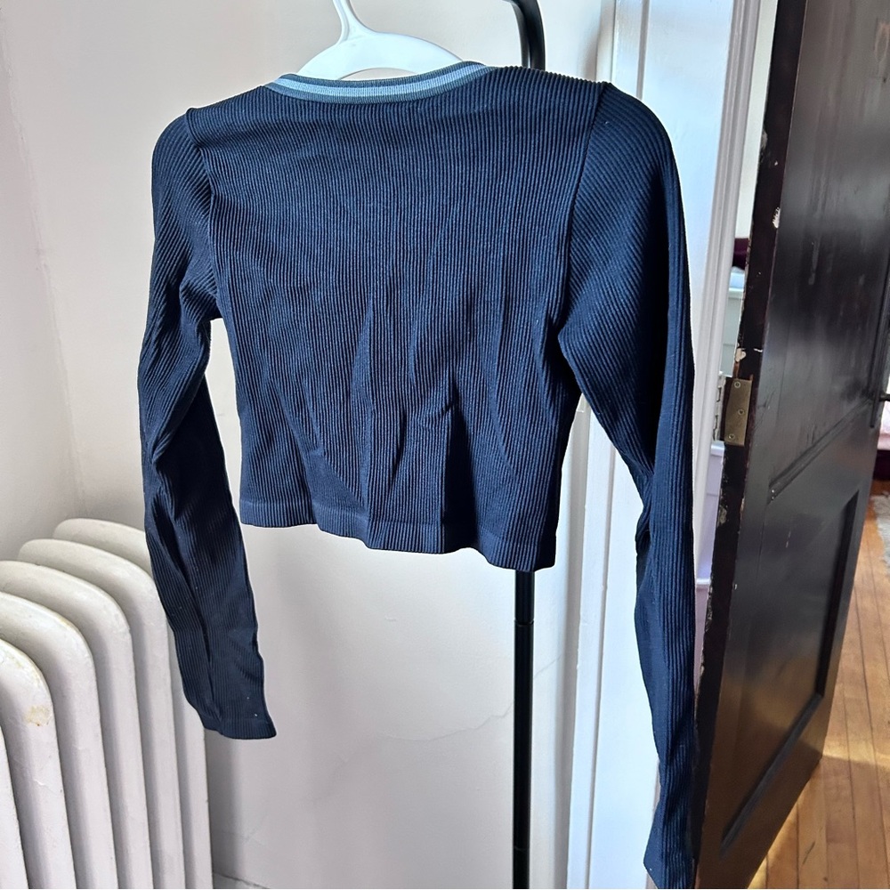 like new urban outfitters black and teal crop long sleeve top - Picture 3 of 3